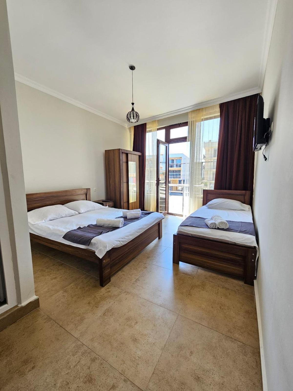 Guest House Gio Кобулети Екстериор снимка