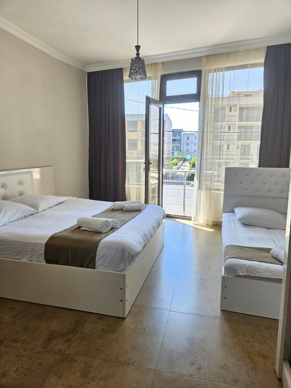 Guest House Gio Кобулети Екстериор снимка