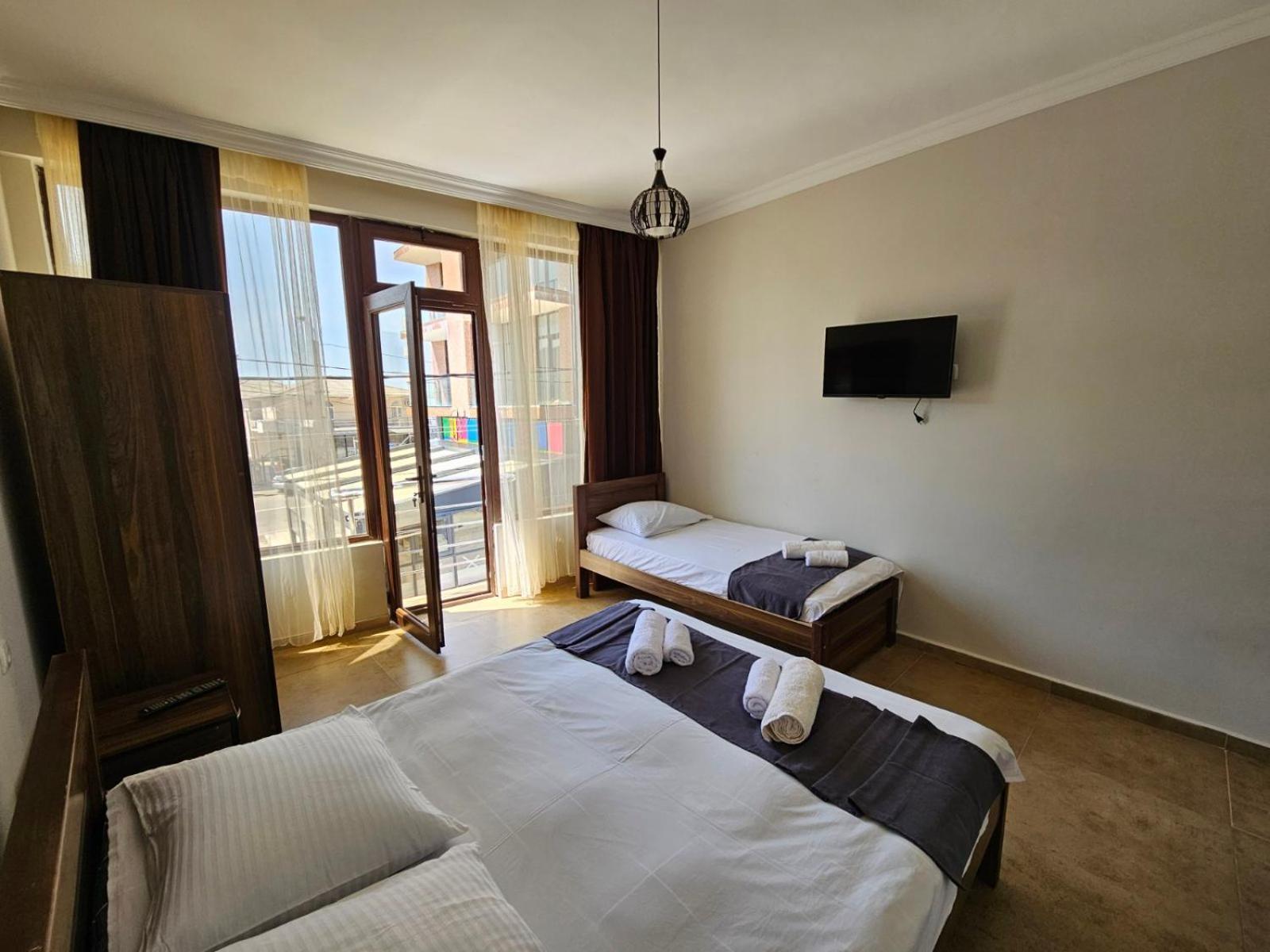 Guest House Gio Кобулети Екстериор снимка