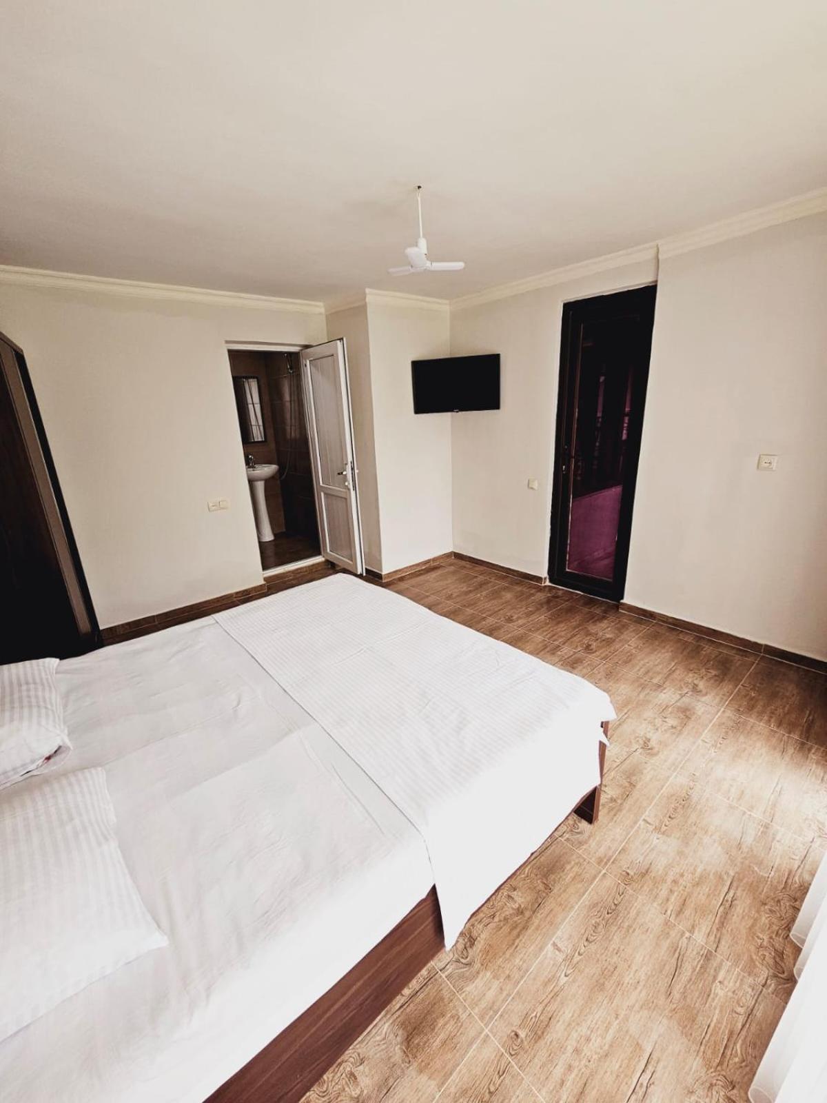 Guest House Gio Кобулети Екстериор снимка